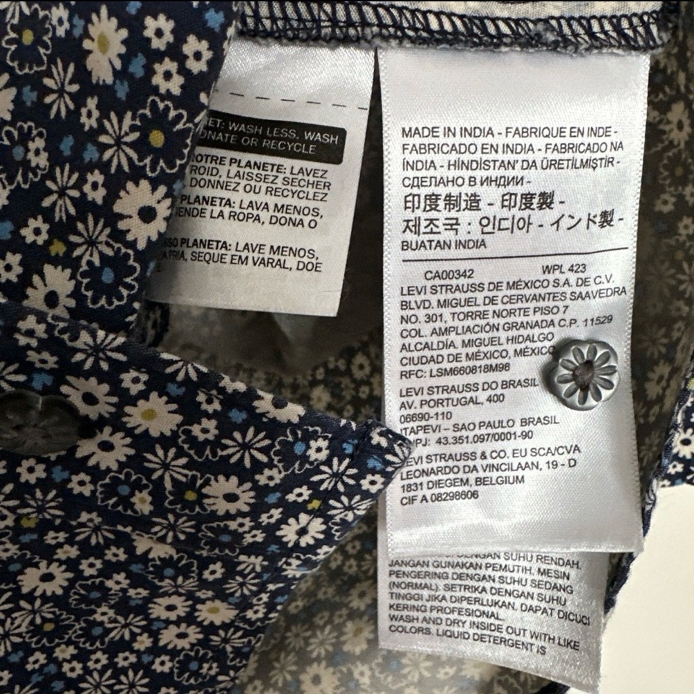 Levi's Women’s Blouse Size Large Navy Floral Cotton Square Neck Cropped NWOT - Picture 6 of 7